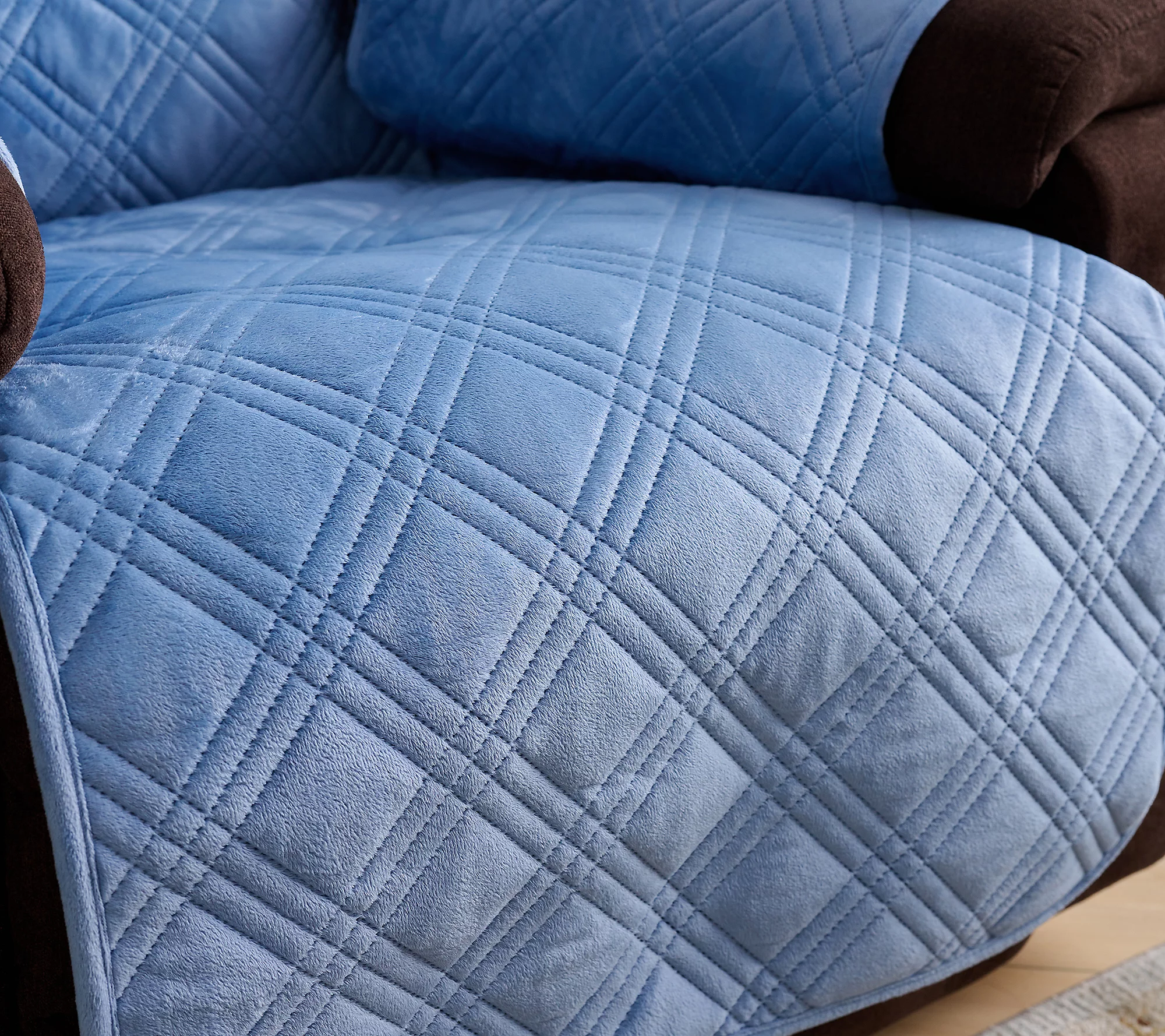 Home Reflections Micromink Sofa Cover – Soft, Stylish & Water-Repellent! | AmazPromo