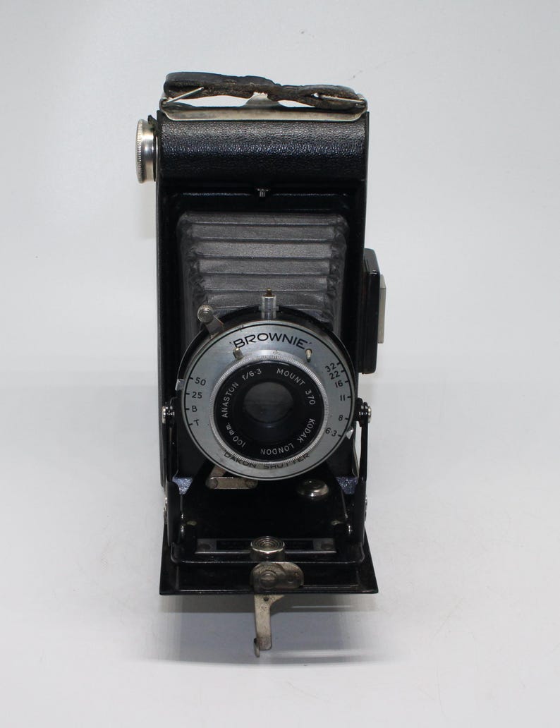 Kodak Six-20 Folding Brownie Camera (1948) – Vintage 620 Film Camera with f/6.3 Anaston Lens & Dakon | AmazPromo