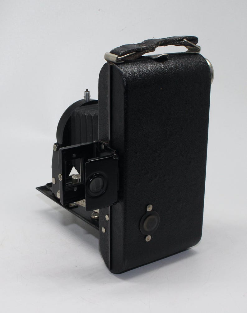 Kodak Six-20 Folding Brownie Camera (1948) – Vintage 620 Film Camera with f/6.3 Anaston Lens & Dakon extra image