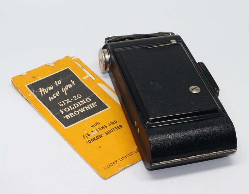 Kodak Six-20 Folding Brownie Camera (1948) – Vintage 620 Film Camera with f/6.3 Anaston Lens & Dakon extra image