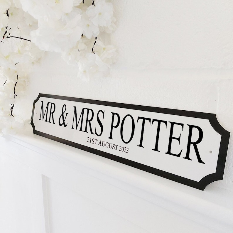 Custom Mr & Mrs Wedding Street Sign – Personalised Vintage Acrylic Plaque for Indoor & Outdoor | AmazPromo