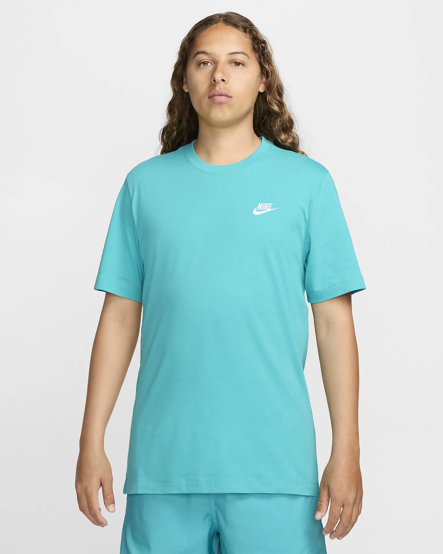 Nike Sportswear Club T-Shirt – Classic Fit, Soft Cotton, 26% Off | AmazPromo