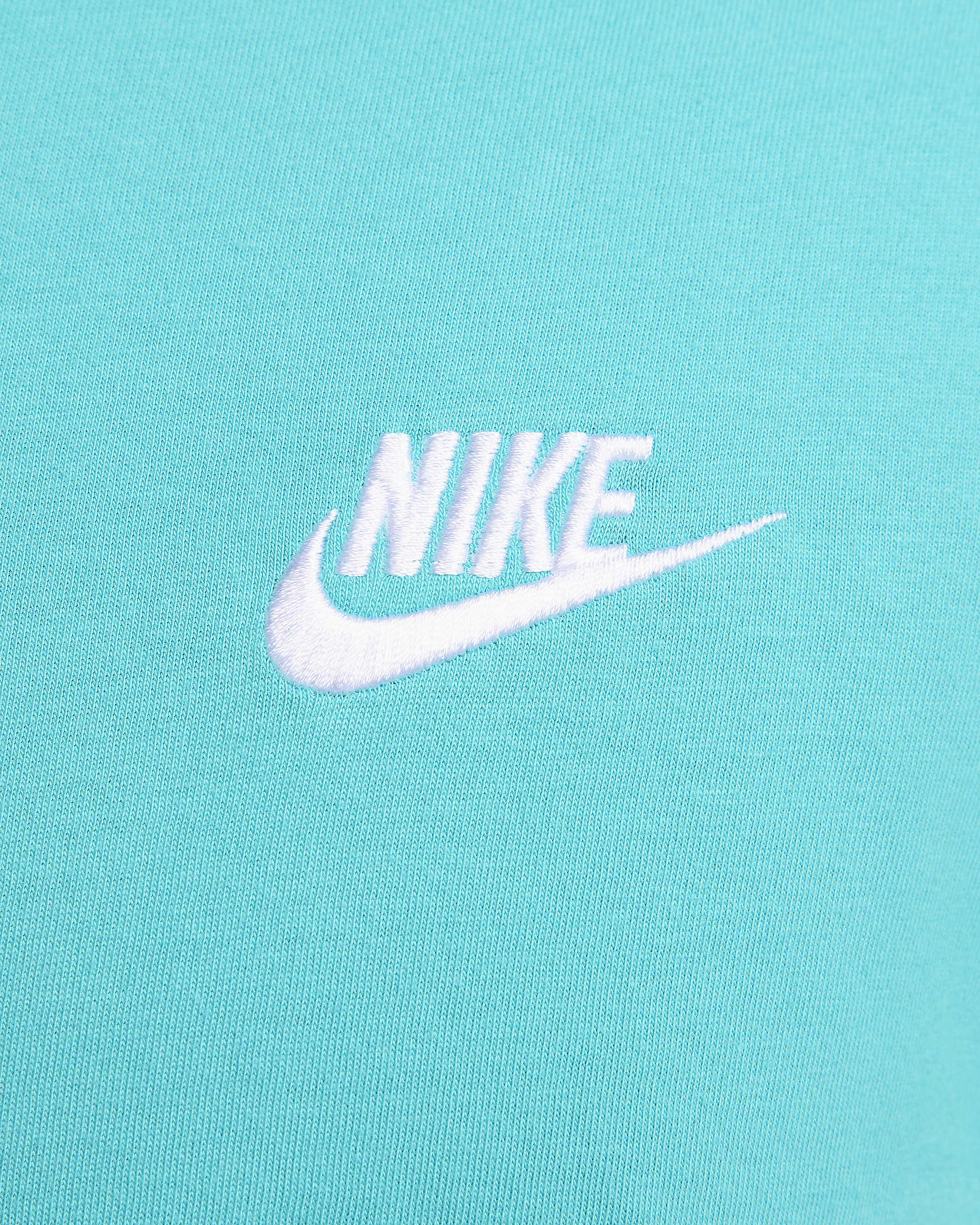 Nike Sportswear Club T-Shirt – Classic Fit, Soft Cotton, 26% Off | AmazPromo