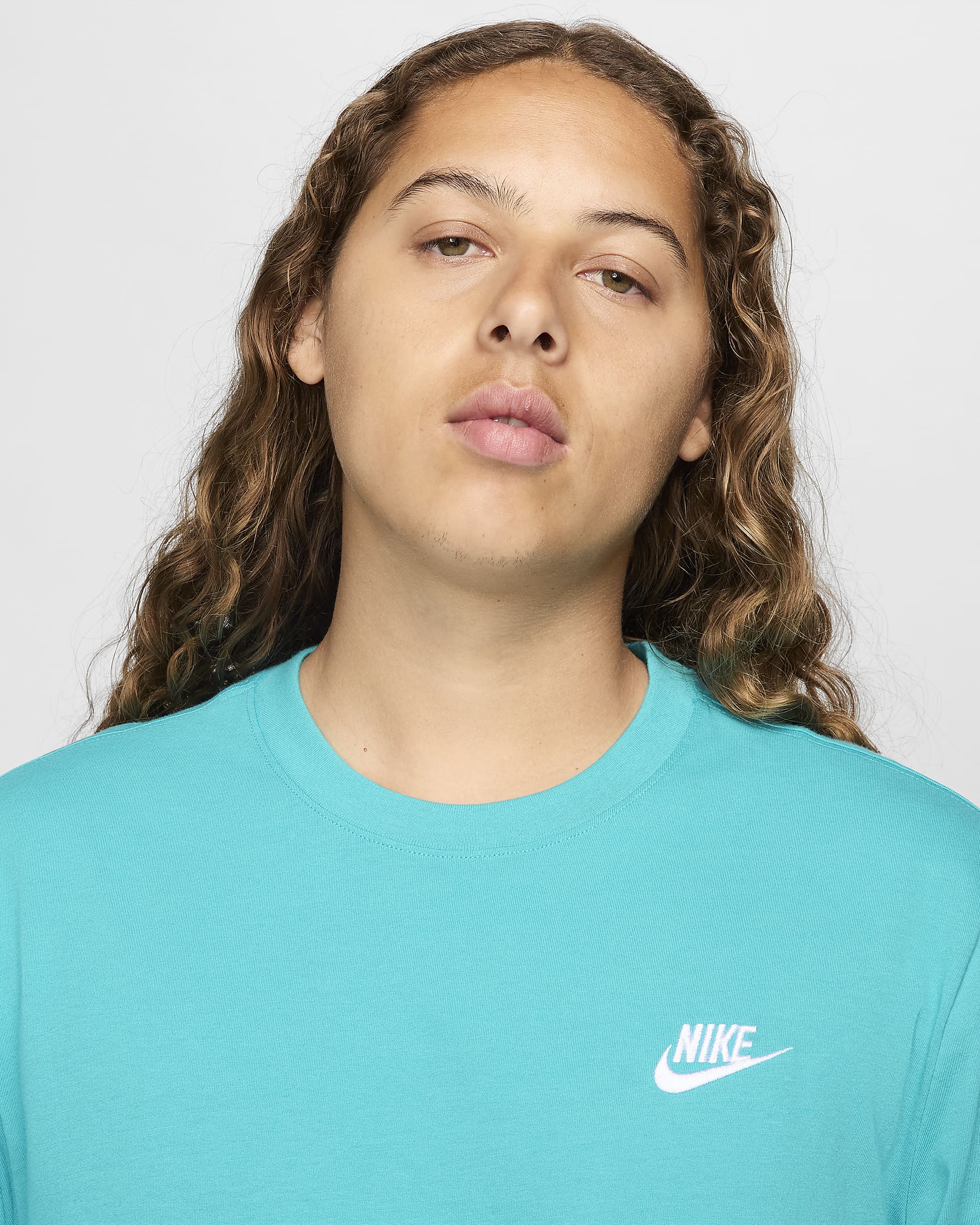 Nike Sportswear Club T-Shirt – Classic Fit, Soft Cotton, 26% Off | AmazPromo