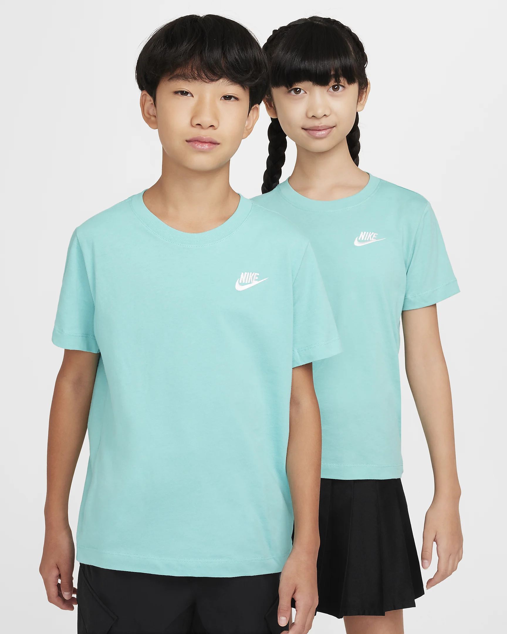 Nike Sportswear Classic Tee – Soft Cotton, Everyday Comfort extra image