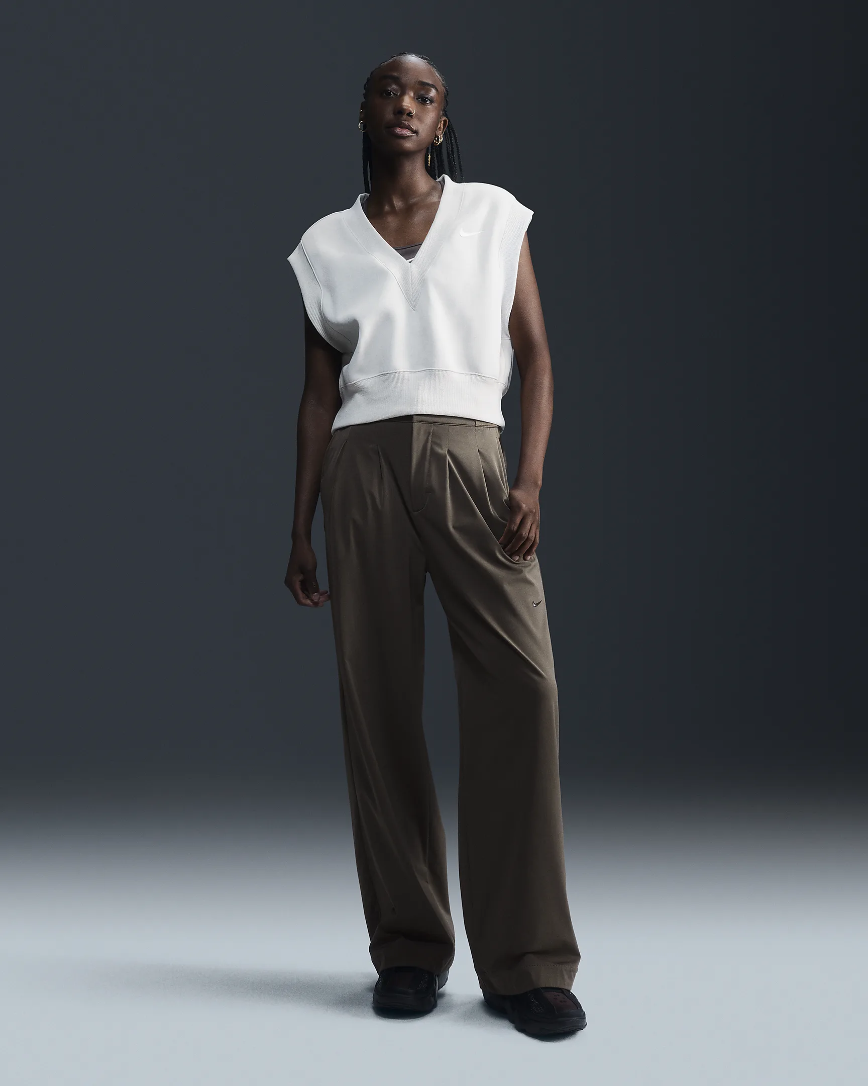 Nike Bliss Women’s Loose-Fit Trousers – Lightweight, Stretchy & Moisture-Wicking – Ironstone/Clear | AmazPromo