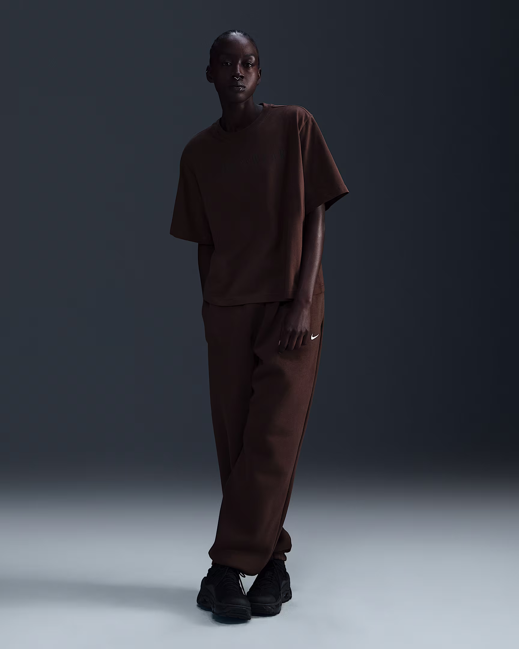 Nike Sportswear Women’s Boxy T-Shirt – Cropped Oversized Tee with Modern Streetwear Vibe | AmazPromo