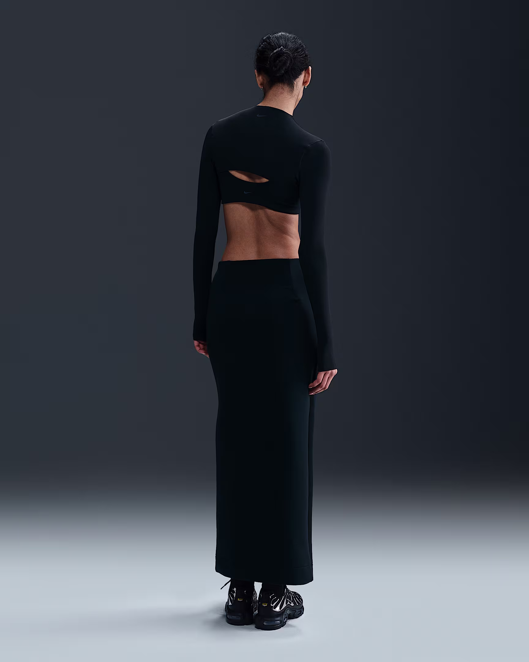 Nike Tech Fleece Women’s Slim Maxi Skirt – Sleek Style, Lightweight Warmth & Modern Comfort | AmazPromo