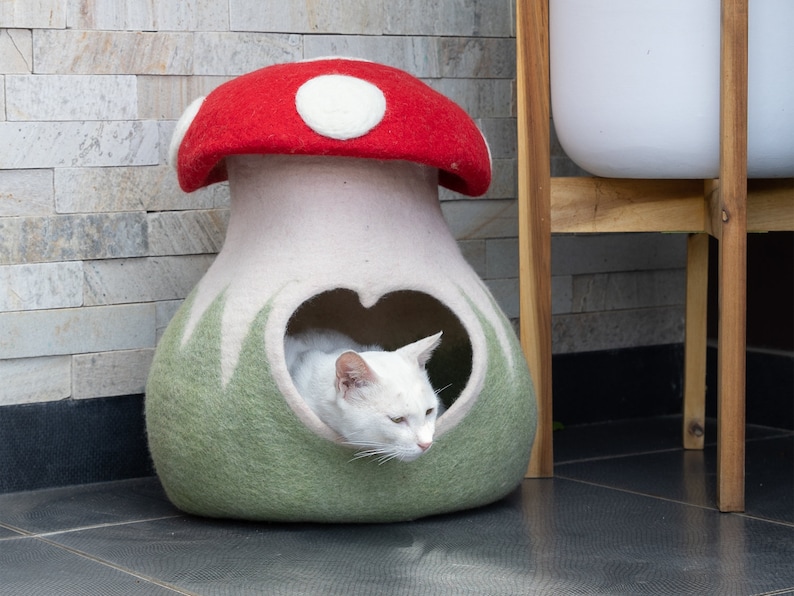 Handmade Wool Felt Mushroom Cat Cave Bed – Cozy Felt Cat House, Eco-Friendly Kitty Hideout extra image