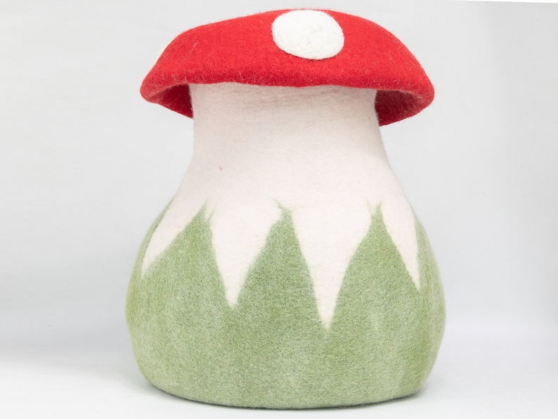 Handmade Wool Felt Mushroom Cat Cave Bed – Cozy Felt Cat House, Eco-Friendly Kitty Hideout extra image